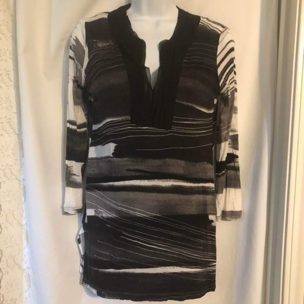 Calvin Klein blouse black and white size XS flows